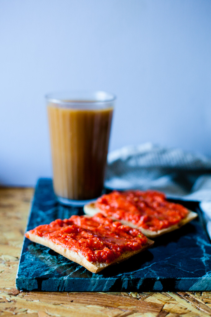 Mitä vegaani laittaa leivän päälle - Pan con tomate